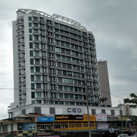 Wau Bulan Flies At The Ceo Apartamento Bayan Lepas Exterior foto